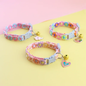 2_9df315e3-6e02-4b78-90c9-bc865e83f289_800x800.png Lace Flower Decoration Pet Collar with Bell